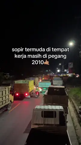 masih ada yang lebih muda😅#sopirtruck #sopirtruck #14tahun #sopirmudapunyacerita #trukumplung #fypシ゚ #masukberanda #umplungmenolakpunah #trukumplung #trendingvideo #creatorsearchinsights #solar 