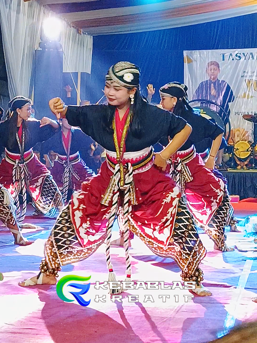 Minggir awas minggir Putro Aswotomo Manunggal  #pam #putroaswotomomanunggal #kebogiro #waroktemanggung #waroktemanggungan #warok #jarankepang #jarankepangtemanggung #waroksurup #warokviral #waroksuromenggolo 