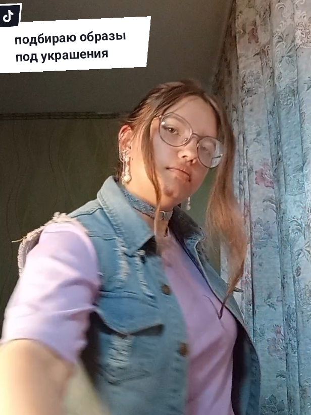 А какой образ тебе понравился больше? Мне интересно узнать твоё мнение:) На самом деле  большинство украшений можно применить к разным нарядам, ну кроме сережек-кисточек, цвет у них специфичный да и достаточно они броские #2025 #лето #образ #лук