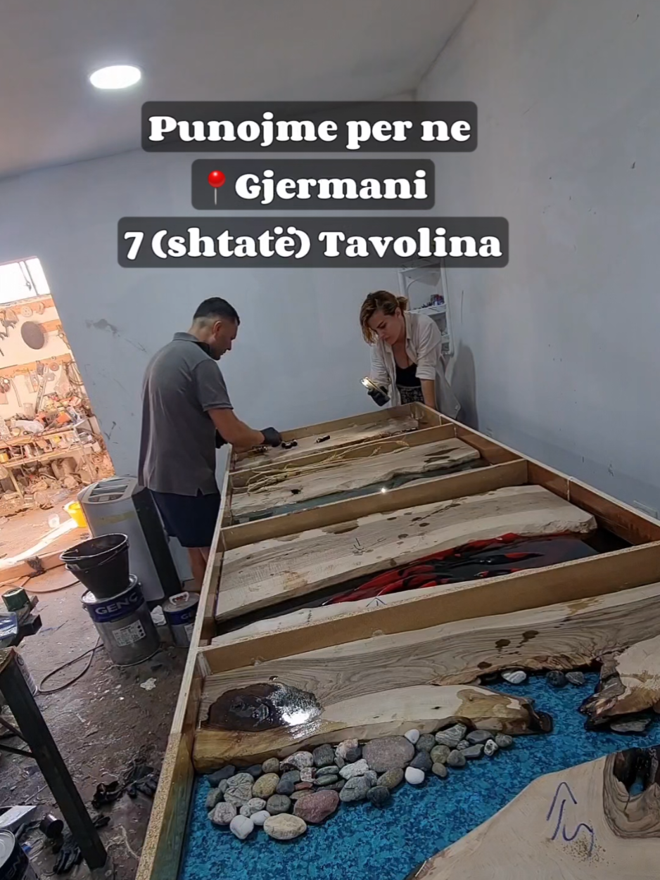 Hajt ti heqim dyshimet atyre qe mendojne se nuk na i blen kush Tavolinat 😄 #kuqezi #shqiptaretneperbote🇦🇱🌍 #shqip #art #homedecor #albania🇦🇱 #homedecor 