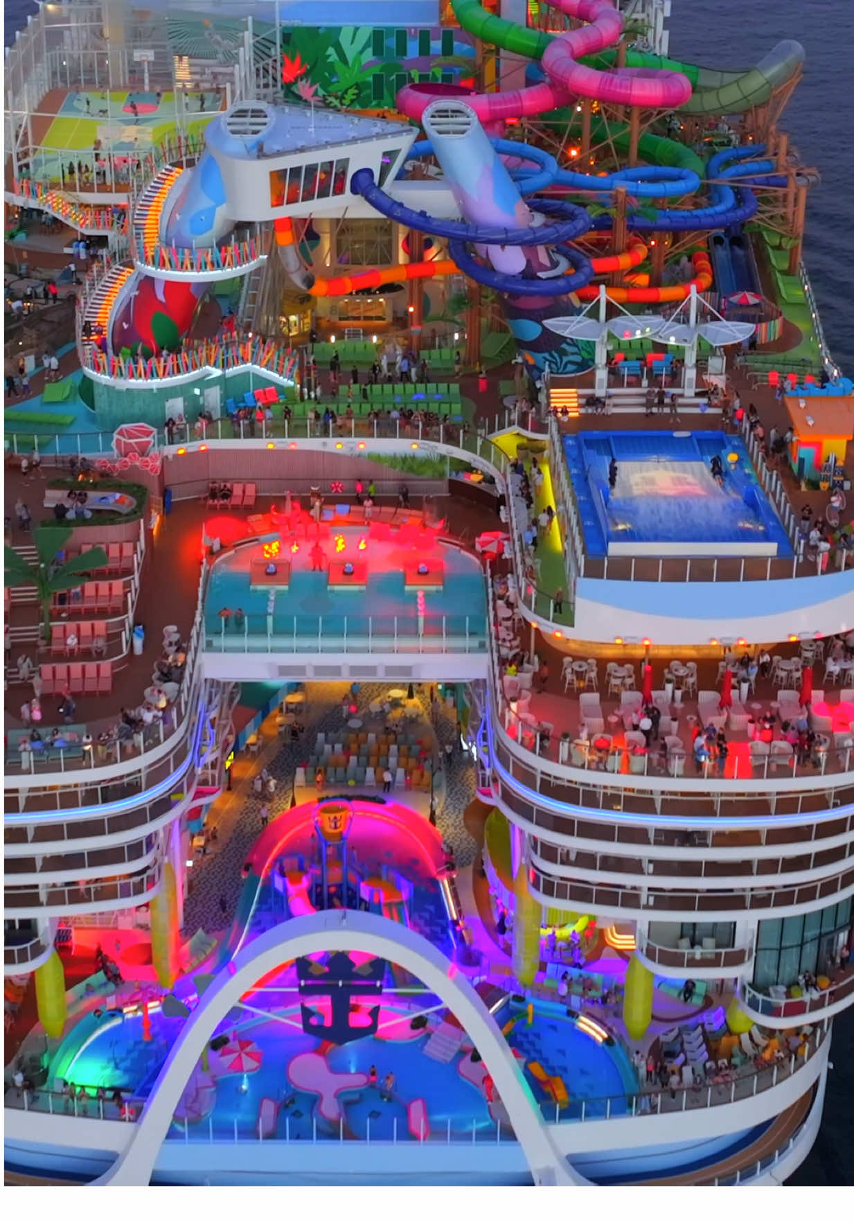 Monday Therapy 😍 #iconoftheseas #cruisetok #staroftheseas #royalcaribbean #thecruisespotter 