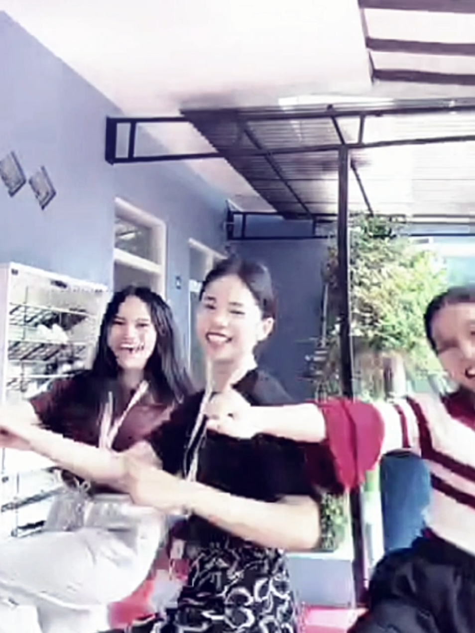 ada ada aja tingkah mereka😭🫰 @Dinda Asyinta @da7_dinda putri asyita @da7_karunia @da7_mutiaimran #da7 #dinda #karunia #mutia #jointrend #lewatberanda #fypage #jj #capcut #foryoupage #ramein #jagoanku #asrama 