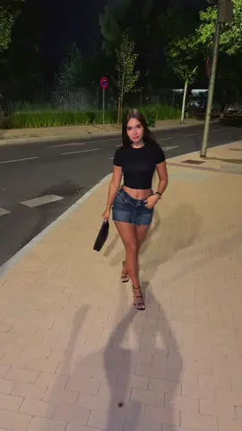 lo hacemos de nuevo porque el outfit se lo merece✨✨✨