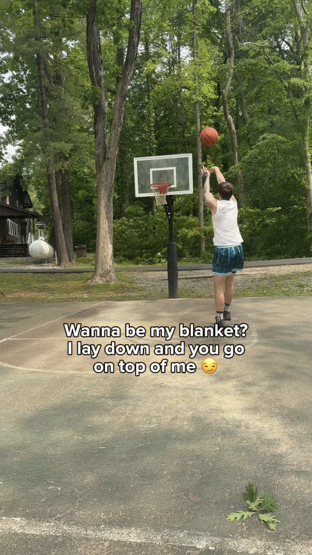 Send this to her, the cover is different 👀 #basketballtiktok #sportstiktok #athletes #fypagee 