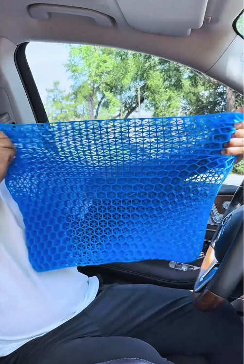 Thegelhoneycombseatcushion is cool and breathable. Itcanbe used in cars and homes, and is versatileforoffices.Itisgenerally heat-insulating and soft-cool forsummer.#HoneycombCushion#BreathableAndComfortable#GoodProductRecommendation #SoftAndComfortable #CarSeatCushion#TikTokMadeMeBuylt#TikTokShopBacktoSchool