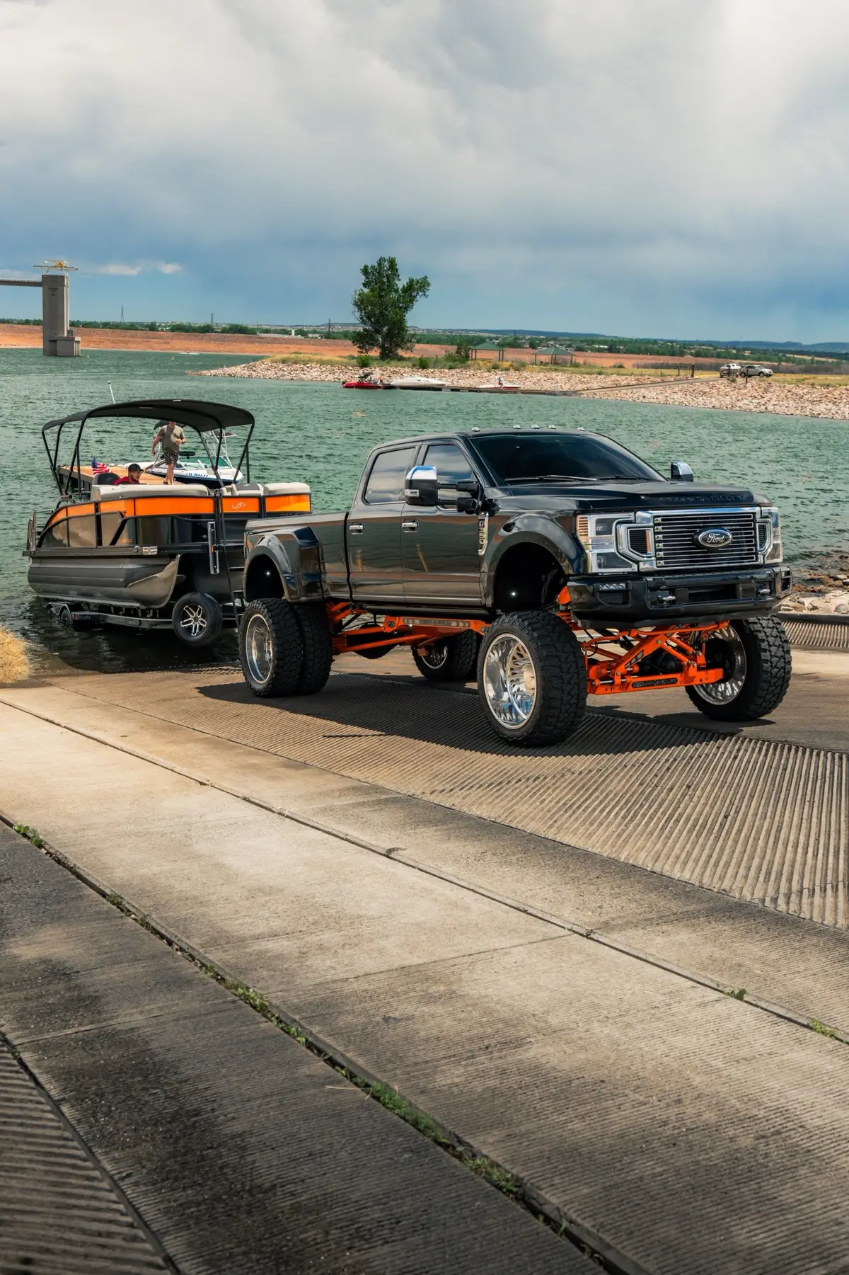 #enrforce #enrforceapparel🇺🇸 #liftedtrucks #fordtrucks #fordf350 #fordnation #pontoon #anylevellift #jtxforged