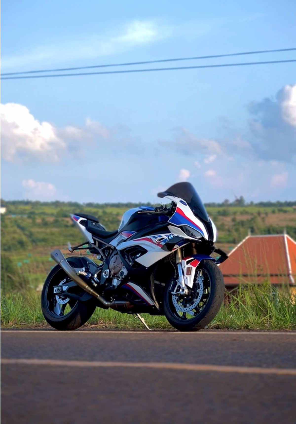 សេះសនេះសង្ហាដល់ហើយ 🥹 #bmws1000rr 