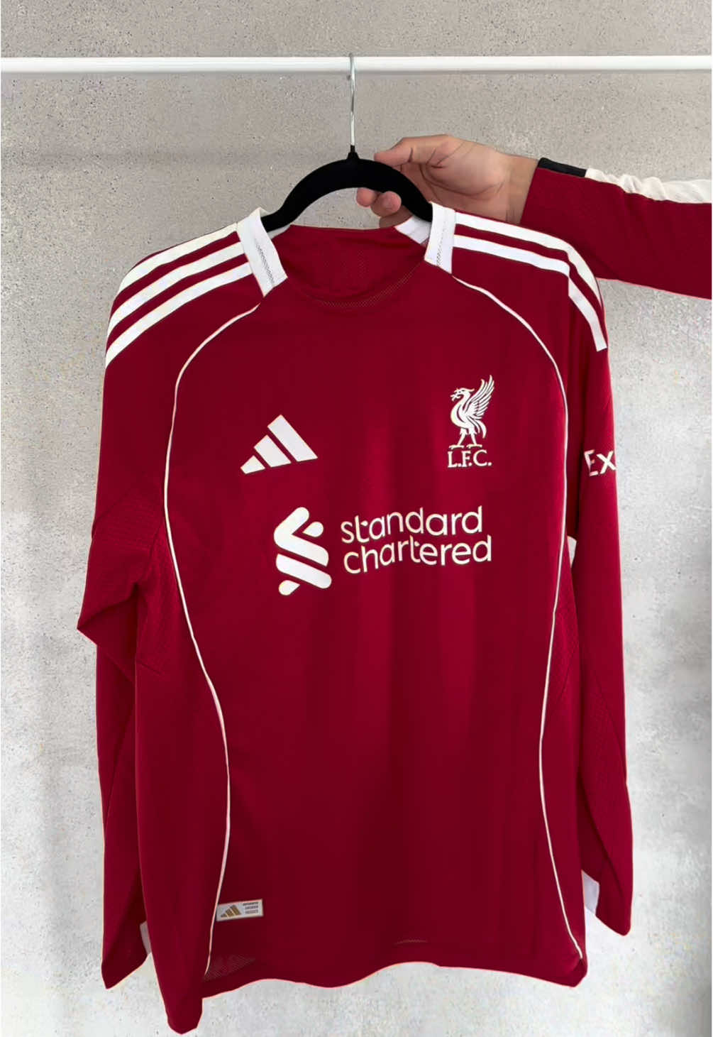 The new Liverpool Home Jersey for 2025/26 is magical 😍 👉 Jetzt bei dein-fussballschuh.de #football #soccercleats #footballboots #liverpool 