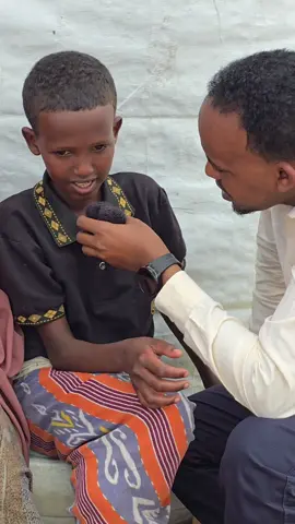 wll allah dartii shere and repost qoyskaan waxan ku booqday gurigooda wa ey dhibaateysan yihiin an cawino, markaan dhahay away aabe waa uu ooyay aad ayana unaxay aniga #abdallasamafale # #abdallasamafale #farxadakadiska #Somalia #Charity #HelpOthers #SomaliCharity #otherside #viralvideo #Caawi #abdallasamafale 