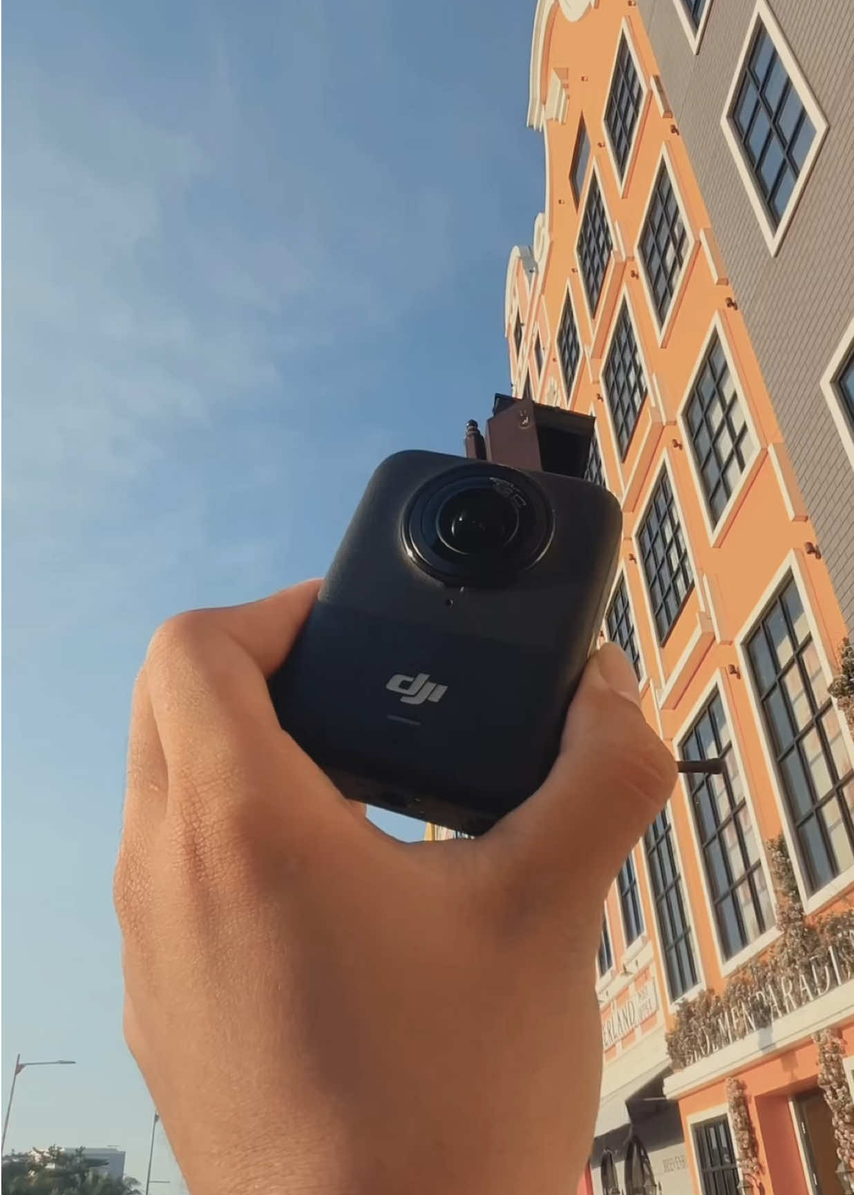 Product Baru Telah Hadir!! *This Is DJI Osmo 360* - 183 Gram - ⁠New Sensor 1-Inch 360 Image - ⁠8K/50fps - ⁠120MP - ⁠Support D-Log M 10 Bit - ⁠105 Internal Storage - ⁠1950 mAH - ⁠8K/30fps 100 menit, 6K/30fps 170 menit, 6K/24fps 190 menit - ⁠Waterproof 10M Dapatkan Product DJI Osmo 360 di DJI Trans Studio Mall Makassar! *Dapatkan Free Training Editing 360 setiap pembelian Oflline Store DJI tsm!!! Created by : @binzzxxyz  #DJI #DJIIndonesia #DJIOsmo360 