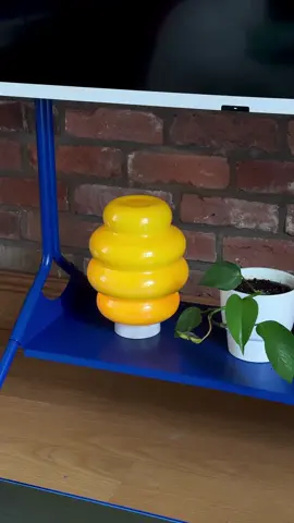 always thought this vase would make the perfect lamp 💡using a wireless puck light and the ikea kallarhals vase 💛 #ikea #ikeahack #funkyhomedecor #DIY #lamp #loftapartment #brickwall 