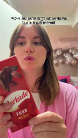 Ik neem écht maar één stukje.” - De kast, 5 minuten later:  👀 #verkade #echtlekker #chocolatesketch #voornemensgonewrong #relatable #snackstruggles
