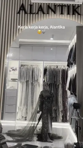 MashaAllah🥹 sementara fitting sendiri dlu selanjutnya fitting berdua🫶🏻@Rizky Febryansah #weddingdress #weddingplanning #alantikamakeup #muapati #ldrgoals #fyp 