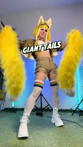 Giant Moving Fox Tails Crafting Tutorial 🦊 Perfect for Tails cosplay from Sonic or Furrys 💖  
