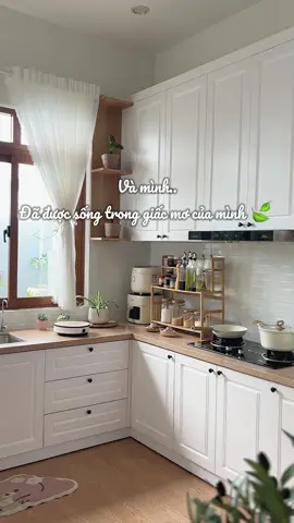 Bếp nhà mình sau gần 1 năm🍃Lâu lâu nhìn lại, vẫn cảm xúc ấy, hạnh phúc khó tả…Vẫn yêu em ấy như ngày đầu ✨#duocyeubep #hocnauanngon #dobepxinh #decorbepxinh #bepxinh #xuhuong #medecor 