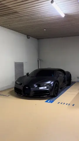 La Noire 🦇 #bugatti #bugattichiron #bugattichironsport #chiron #chironsport #hypercars #hypercar #carbon #carbonfiber #monaco #dubai #cars #car 