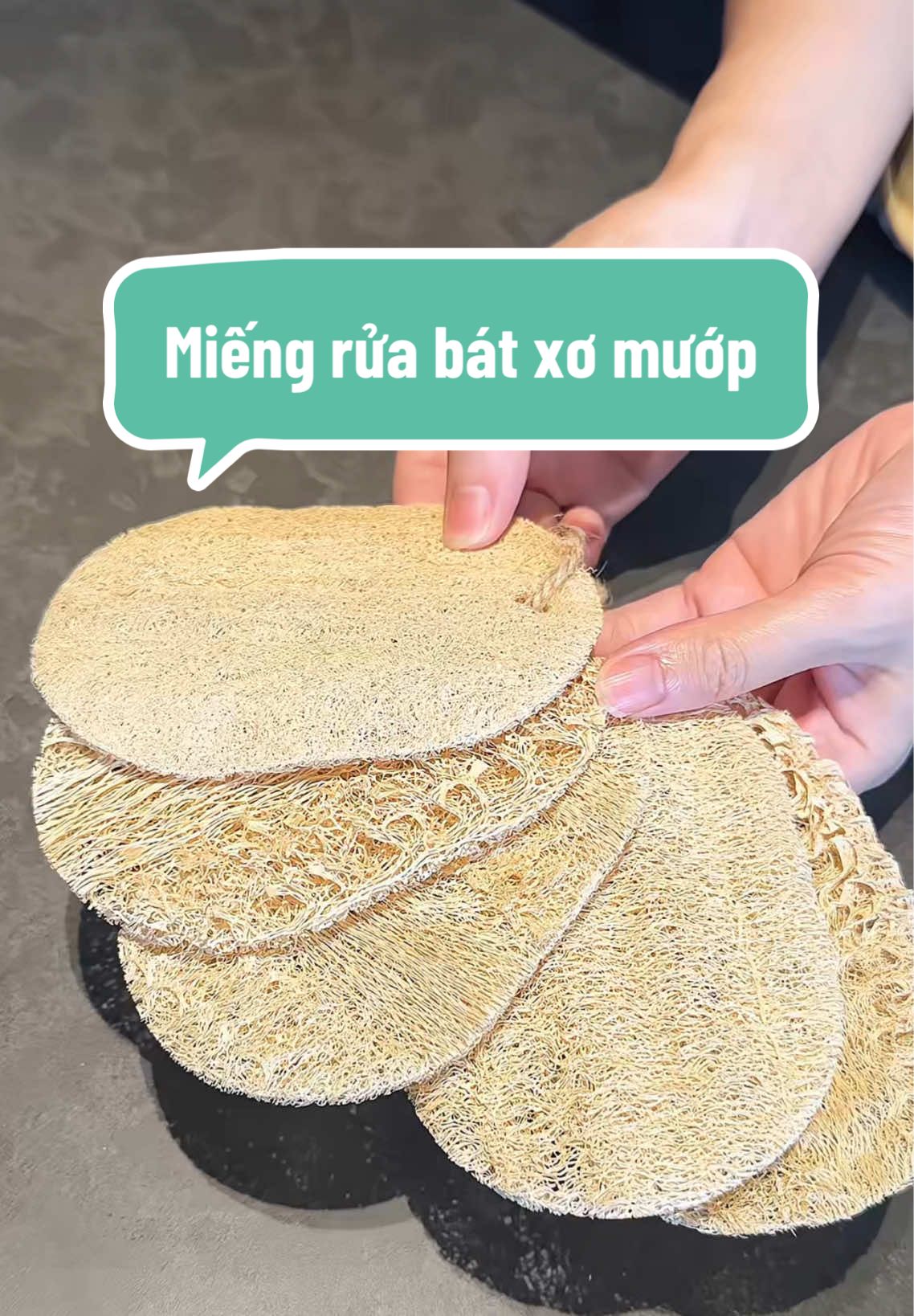 Ngày xưa thấy ông bà hay rửa bát bằng xơ mướp, nay đã có sẵn cho bác nào thích hoài niệm #metayreview #ruabatxomuop #xomuop 