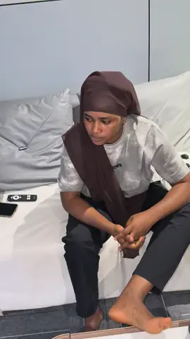 Haï c’est Dohi maintenant ye paye ma  femme pour qu’elle se lave 🧼 @Aminata sadjo Diallo dans quoi tu m’as mis 🥹