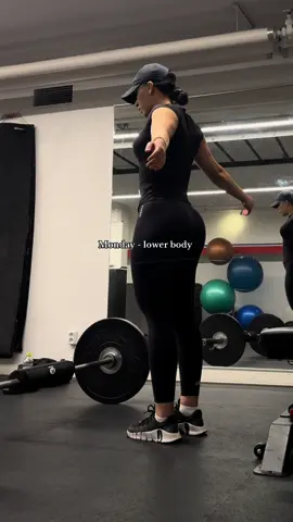 Your muscles aren’t going to grow by themselves 🫂#glutesworkout #gluteday #SelfCare #GymTok #onlincoach #discipline #glutegains 