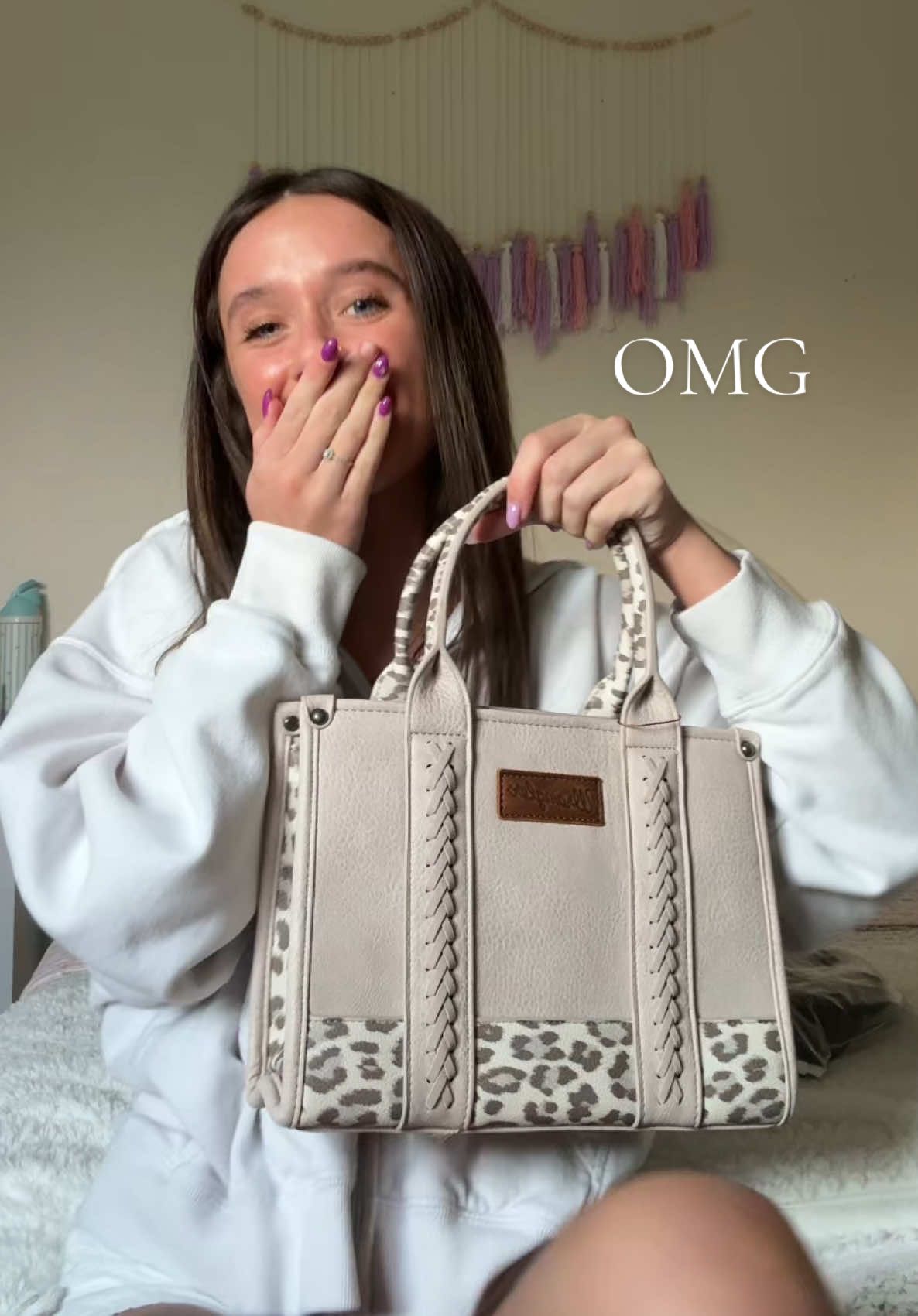 @Western Cowgirl  how could i ever thank you!!??  best collab ever !!🤩  - click orange shopping cart <3  #fypp #westernhandbag #westernfashion #wranglerpurse #wrangler #wranglerfashion #newwranglerbag #wranglercollab #westerncowgirl #wranglermusthaves #fortheladies #forthegirlies #virall #contentcreator #influencer #prhaul #freesamples #tiktokshopviral #foryoupage #forthecowgirls #backtoschool #backtoschoolsale #backtoschooltiktokshop #sales #dealsforyoudays 