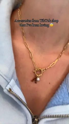 Affordable accessories you should snag up! #tts #ttshop #tiktokshop #tiktok #tiktokshopfinds #TikTokShopHaul #tiktokshopcreatorpicks #fyp #xyzbca #backtoschool #accessories 
