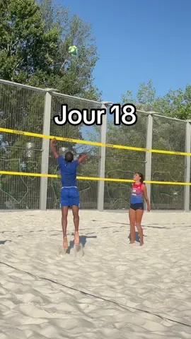 C’est quoi un joueur pro en beach volley ? C’est pas juste être fort ou faire des tournois l’été. C’est structurer ta vie pour vivre du beach, t’aligner sur des compétitions officielles, monter au classement international, et construire une vraie carrière. Dans cette vidéo, je t’explique ce que ça implique vraiment : 	•	Les différents circuits pros (Beach Pro Tour, Elite16, Challenger, Futures, CEV…) 	•	Le niveau en France (Championnat, Supercup, Opens) 	•	La réalité du quotidien d’un joueur qui vise plus haut 	•	Mon objectif personnel : vivre de ce sport, et y arriver sans être “pré-destiné” Je documente tout ici. Parce que si t’as pas fait sport-étude, que t’as pas commencé à 12 ans, c’est toujours possible à condition d’être structuré et déterminé.