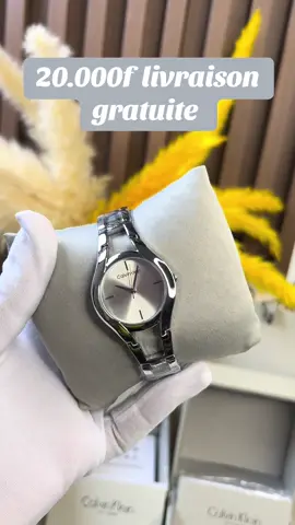 Montre Élégance Argentée – Cadran Acier Brossé ✨ Sublimez votre poignet avec cette montre féminine au design raffiné et intemporel. Son bracelet en acier inoxydable argenté et son cadran acier brossé lui confèrent un charme unique, à la fois moderne et chic. 🔹 Design épuré et féminin 🔹 Cadran minimaliste pour une lecture rapide de l’heure 🔹 Finitions argentées élégantes 🔹 Livrée dans un écrin élégant – idéale pour offrir Que ce soit pour une réunion professionnelle ou une sortie entre amies, cette montre est l’accessoire parfait pour compléter toutes vos tenues avec classe. #MontreFemmeChic   #TikTokShoppingCI   #AccessoiresDeLuxe2025   #StyleFémininÉlégant   #FYP🔥