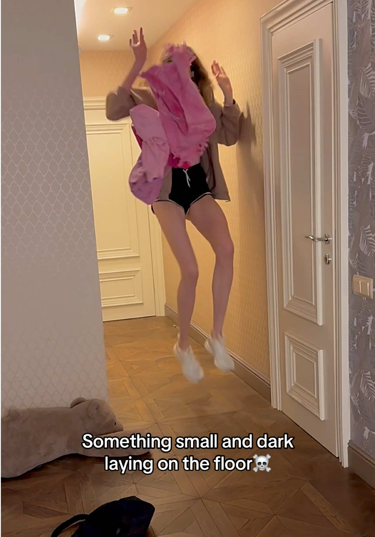 What can scare a tall girl?🥵 #fyp #tiktoker #trendingvideos #viralvideos #beautiful #viralvideosofficial #goviraltiktok #giantwoman #tallgirl #giantess #funnytiktok #memestiktok #girl #outfit #body #fit #tallpeopleproblems #heightdifference #comparison #scary #tall #horrortok 