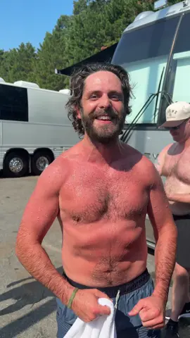 🧊🧊🧊  #thomasrhett #OnTour #icebath 