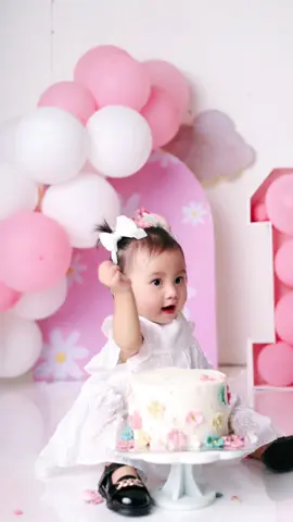 Nak,sehat dan Happy terus yaa❤️ #birthdaygirl #babygirl #turningone #babyhappy 