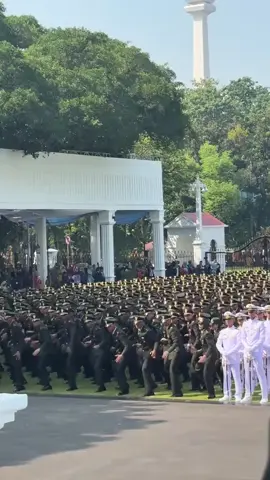 พิธีสาบานตนของนายทหารหนุ่มชาวอินโดนีเซีย กองทัพเรือ กองทัพบก และกองทัพอากาศ