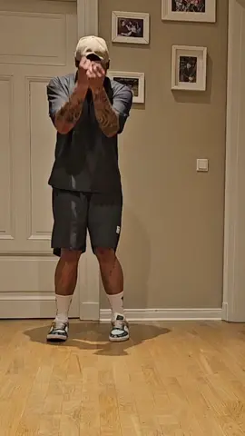 Meine Lieben Montag 👏🏼 Wochenende vorbei aber wir machen mit einem Klassiker weiter auf Wunsch meiner Lieblings Kollegin @Hoppel3103 kommt gut in die Woche 💪🏻 wir schaffen das gemeinsam #oldschool #musik #dancer #goodvibes #vibe #einfachnurnico90er #for #you 