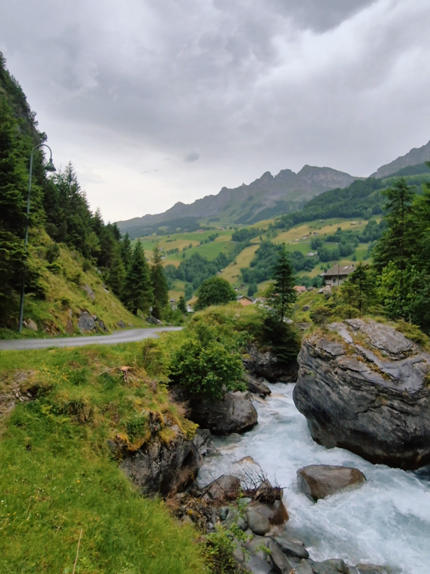 Swiss rainy landscape🌿🌧  #landscape #mountain #nature #views #swiss  #naturevibes #goodvibes #rainyday #peaceful #calm 