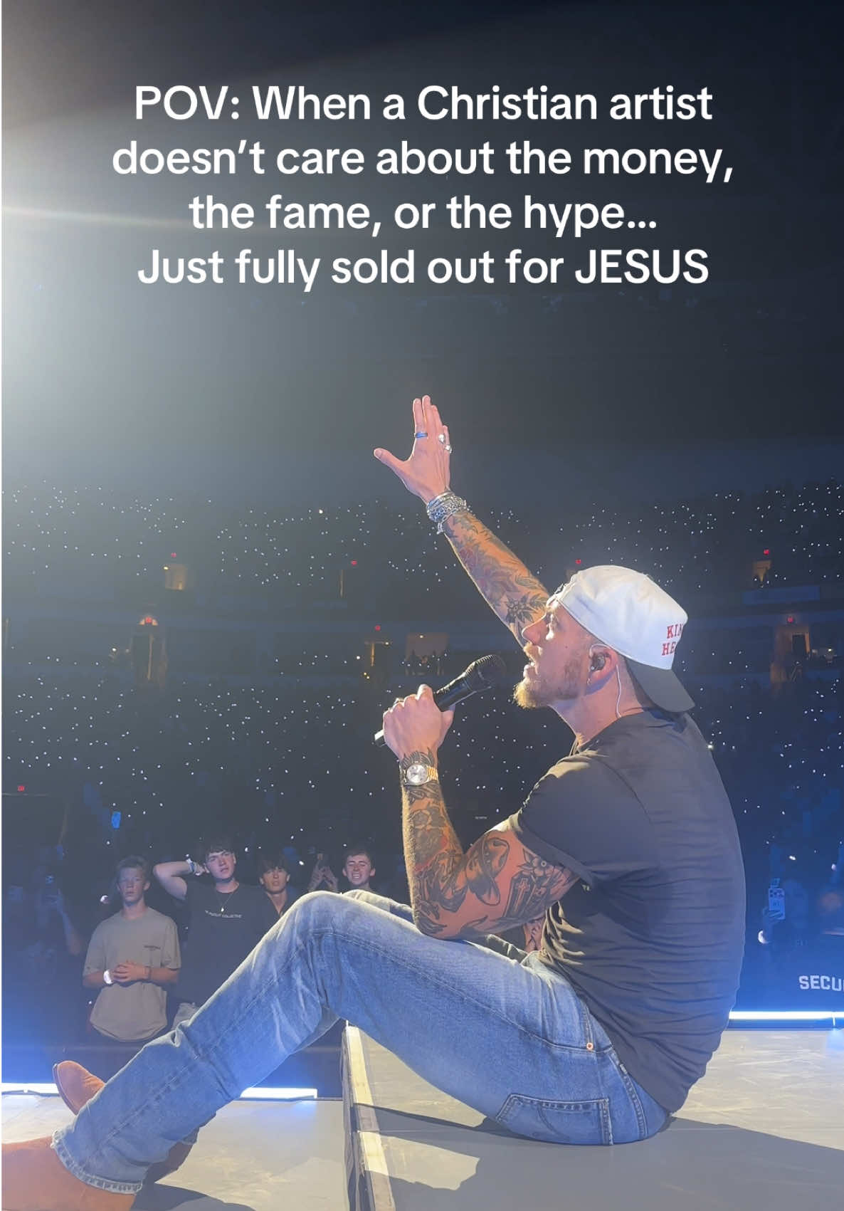 When it’s not a concert, it’s a worship encounter. Worthy is the lamb 🕊️🙏🏽 @Brandon Lake  #brandonlakeconcert #summerworshipnights #christianconcert #jesusisking 