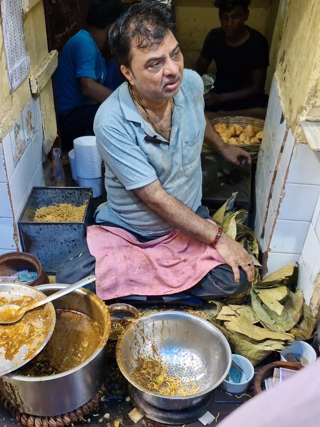 Look 10/10, swad 100/10! 🤯 Hygiene full marks, price pocket-friendly – kya combo hai yaar! #foodbloggers #Foodie #indianstreetfood #viralfood #desitreats 