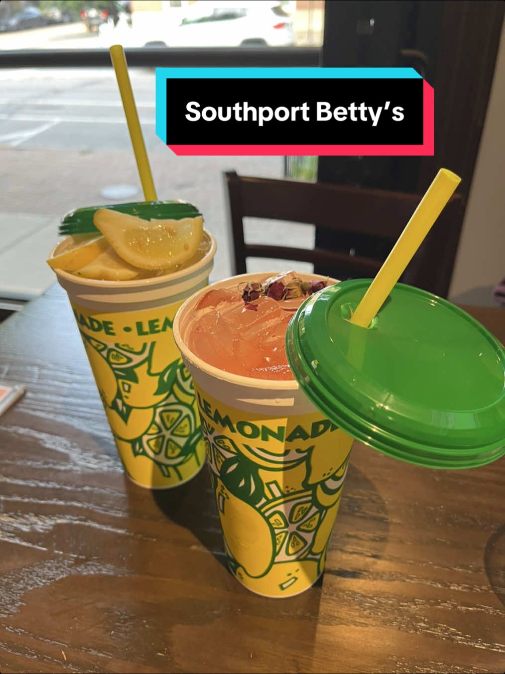 Pro Tip: Come to Southport Betty’s for dinner so you don’t have to wait in line to get in later in the night! @Taste Agent #chicagofood #hosted #chicagofoodie #chicagobars #chicagothingstodo #chicagorestaurants 