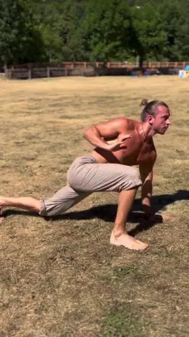Animal Flow Instructor @edo_coach_ on IG is here with your daily reminder to get outside and FLOW! Ready to get started on your Animal Flow journey? 🔗 AnimalFlow.com - more helpful links in our bio! #AnimalFlow #QuadrupedalMovementTraining #WeInviteYouToMove
