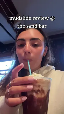 maybe a little biased butttt a 10/10 & ive been dying for a mudslide #mudslide #capecod #review #sandbar #mudslidereview #dennisquaid 
