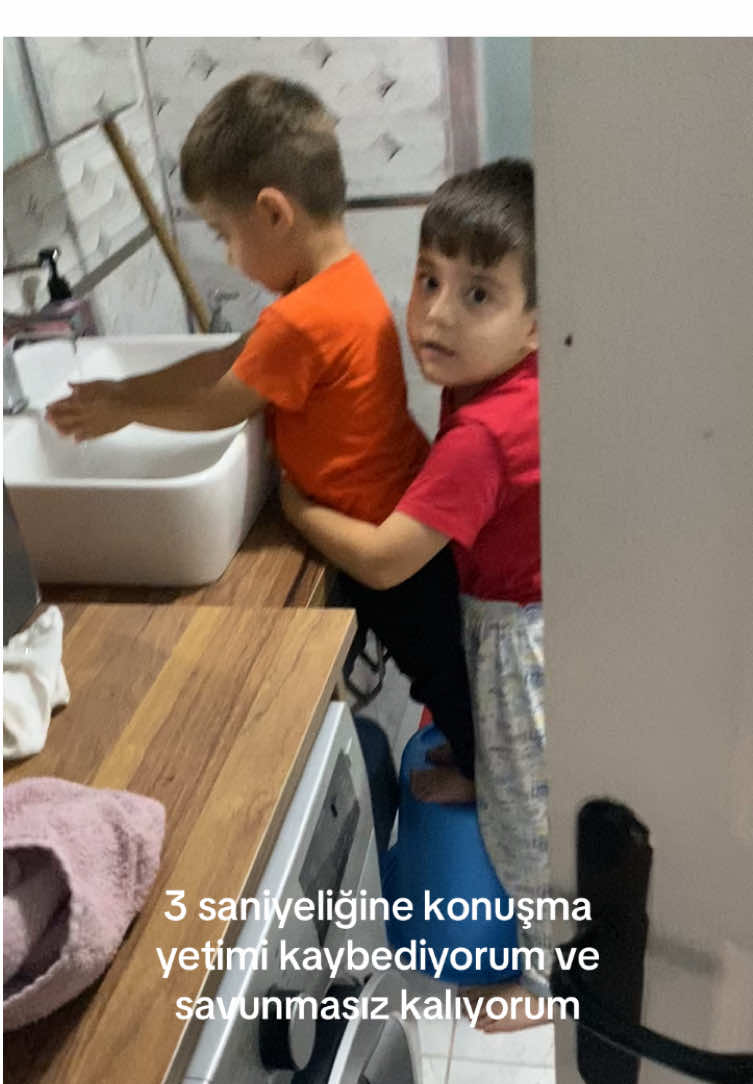 İnstagram @turkoglum3rt burası daha komik takip etmeyi unutmayın Aras üzülüyormuş 😂