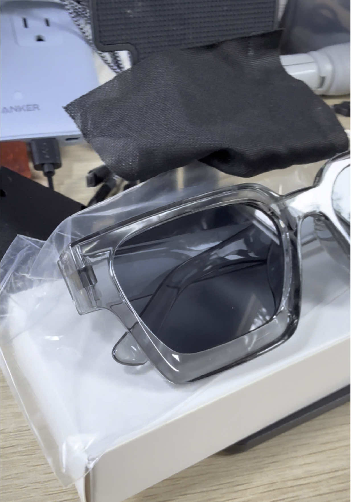 One pair. All the drip. 50% off. These square street sunglasses won’t stay on shelves for long. #FlashSaleFind #BoldAndHalfPrice #SunglassSteal #StreetStyleDeals #UnisexFrames