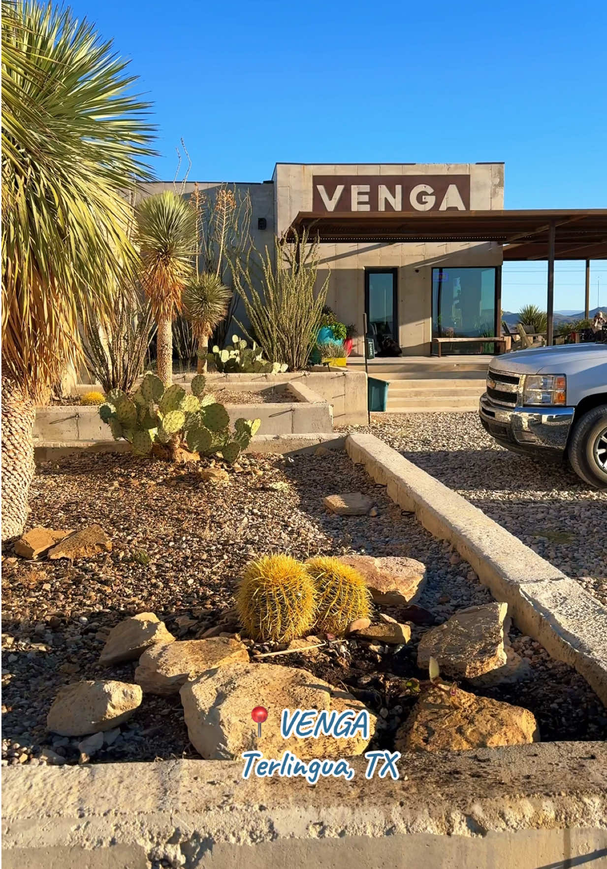 If you’re headed to Terlingua, make sure to stop by Venga—one of the coolest spots in town! This artsy cafe serves up everything from breakfast and smoothies to fajitas, sandwiches, and fresh grab-n-go bites. ☕🌯 They’ve also got outdoor gear, camping supplies, and locally made t-shirts and art. 🏕️🎨 The vibe is laid-back with rustic tables, unique seating inside, and chill outdoor hangout areas. Perfect place to fuel up before exploring Big Bend National Park! 🥾🌄  #terlingua #terlinguatx #westtexas #bigbendnationalpark #terlinguaghosttown #texastravel #texascheck 