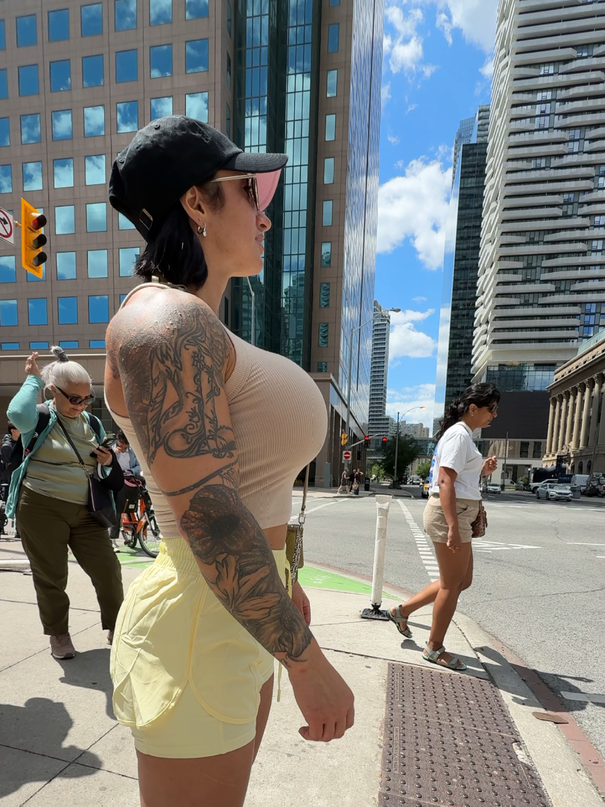 Walking the streets of Toronto 🏙 #toronto 