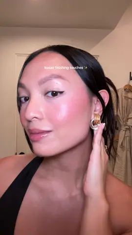 my @Kosas favs for bright under eyes and setting my cream products 🩷✨ products used:  Revealer Extra Bright in Magic  Cloud Set Loose Powder in Translucent Candy  The Sun Show Bronzer in Beachy  Blush is Life Blush in Butterflies #kosas #kosasconcealer #brightundereye #settingpowder #blush #bronzer #glowymakeup #creatorsearchinsights 