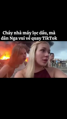 Dân Nga bây giờ phản động quá!  Toàn canh me mấy cơ sở quân sự, nhà máy lọc dầu Nga bị UAV Ukraine đánh là kéo tới Selfi up tiktok!