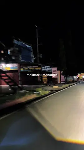 motoran tengah malem sambil dengerin dirimu yang dulu beuh rasanya mantap🥀