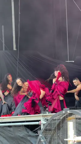 Katseye dance break for Gabriela! #katseye #katseyelollapalooza #lollapalooza #fyp @KATSEYE 