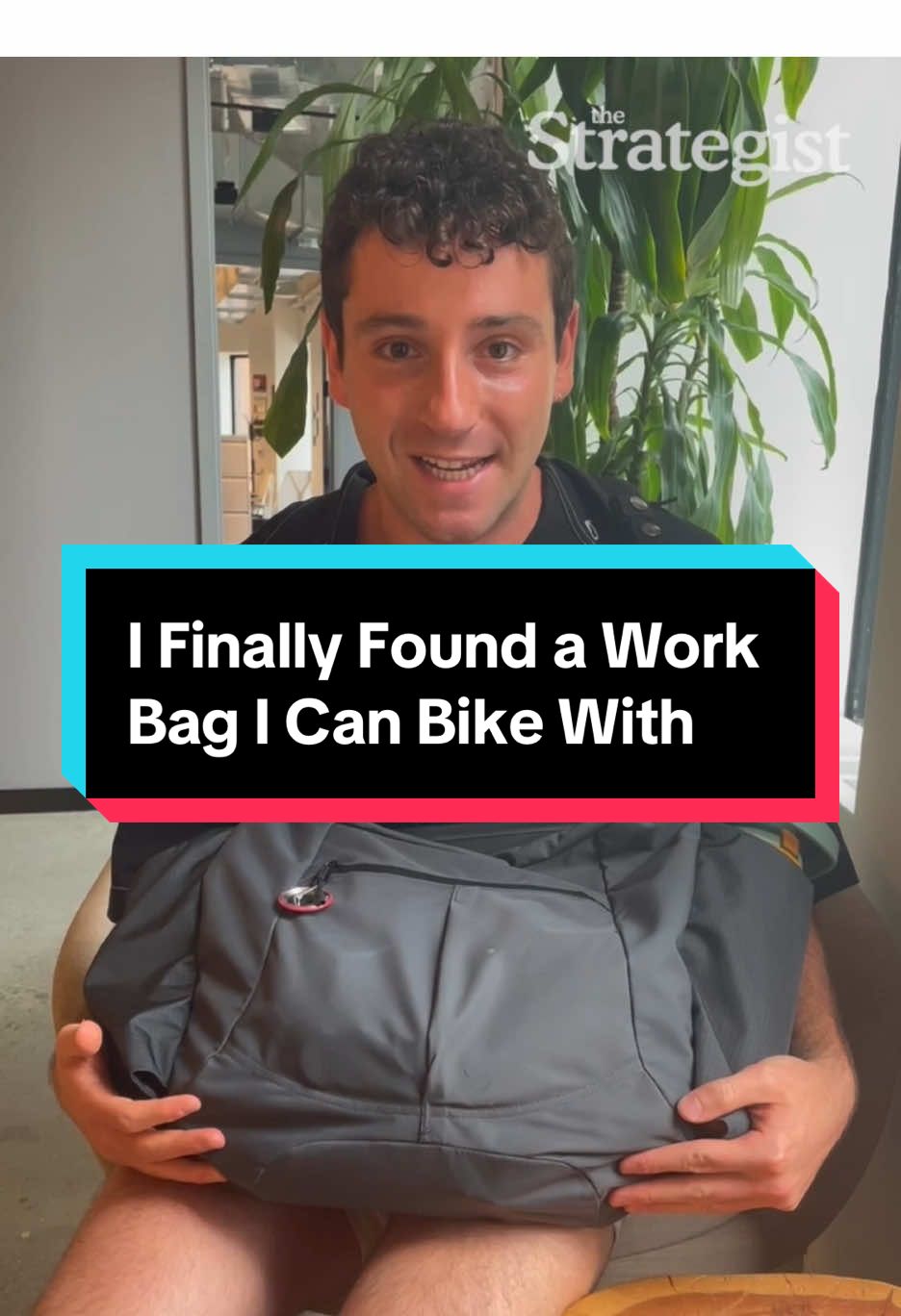 @zachschiffman, a social editor across New York Magazine, recently went on the hunt for a work bag he could bike with. read his findings at the link in our bio #workbag #commuterlife #messengerbag #cyclist 