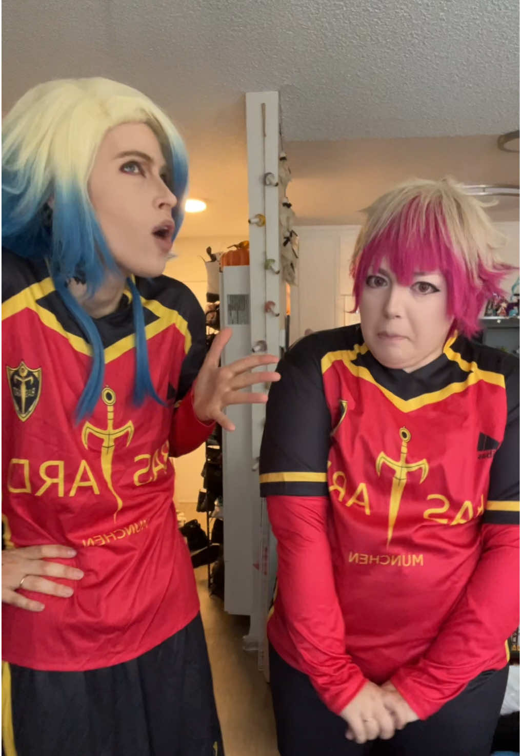 He’s just encouraging him #bluelock #bluelockcosplay #michaelkaiser #michaelkaisercosplay #alexisness #alexisnesscosplay #kainess #kainesscosplay #kaisercosplay 