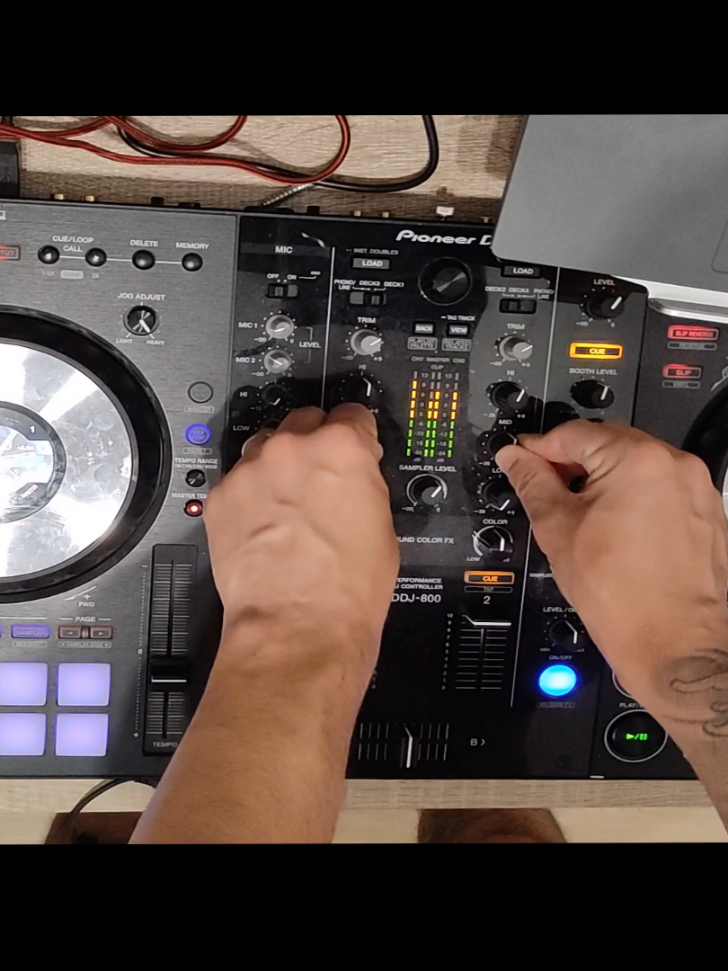 Freak Unique - Drums Keep Poundin (Original Mix) + Jason Little vs Brune - Confused Data (Original Mix) @freak_unique_ @jason.little.official  You can listen to the full session on my YouTube channel jukbadj. The link in the profile description Puedes ver la sesión completa en mi canal de Youtube jukbadj. El link en la descripción del pefil. Die komplette Sitzung können Sie auf meinem YouTube-Kanal anhören jukbadj. Der Link in der Profilbeschreibung#hardtechno #hardtechnolovers #hardtechnodj #hardtek #dj #mix #schranz #schranztechno #set #sesion #session #musica #hardtechnomusic #hardtechnofamily