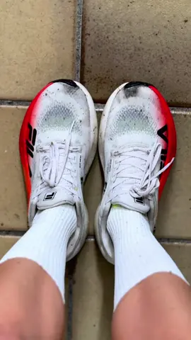 Como vocês limpam o tênis de vocês?! 👟🫧 #corridaderua #limpezatenis #cifcremoso 